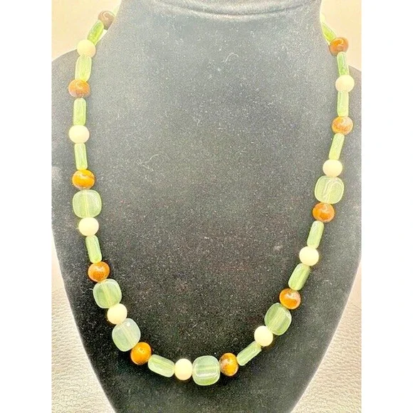 Beaded Tiger Eye Necklace, Earrings and Bracelet set - Picture 2 of 6